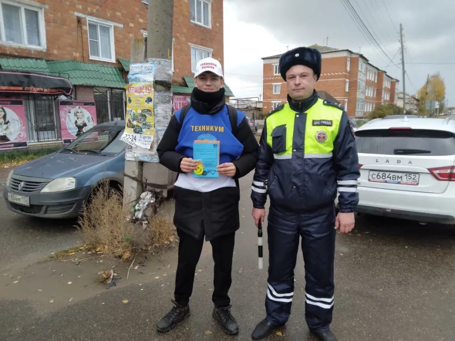 Сотрудники ГИБДД Пильны призвали водителей и пешеходов к безопасности на дорогах