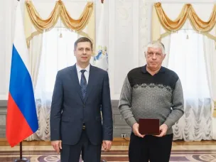 37 жителей Нижегородской области получили государственные награды из рук заместителя Губернатора Андрея Гнеушева.