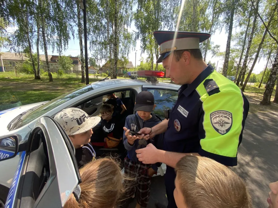Сотрудники ГИБДД навестили отдыхающих летнего лагеря