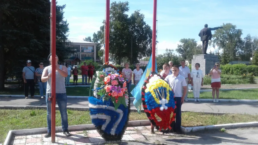Крылатой пехоте «Ура»!