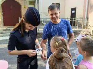 Спорт, безопасность и полезные советы: в ГБУ «СРЦН «Родник» Пильнинского муниципального округа» прошло мероприятие в рамках Всероссийской акции «Зарядка со стражем порядка»