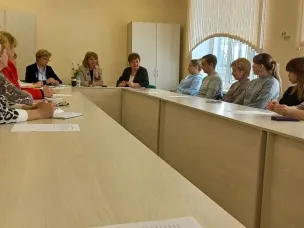 21 апреля в информационно-диагностическом кабинете управления образования прошло очередное заседание муниципального родительского совета.