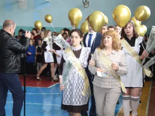 Звук последнего звонка в сердце навсегда