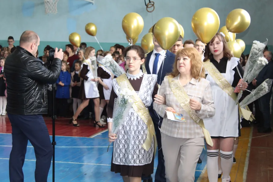 Звук последнего звонка в сердце навсегда