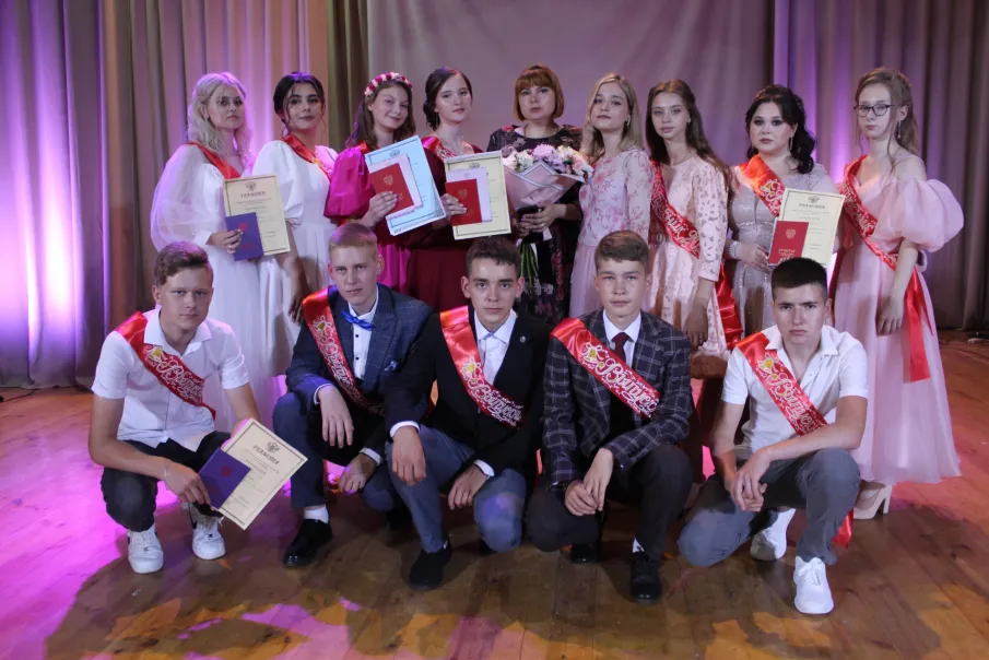 В добрый путь, выпускники!