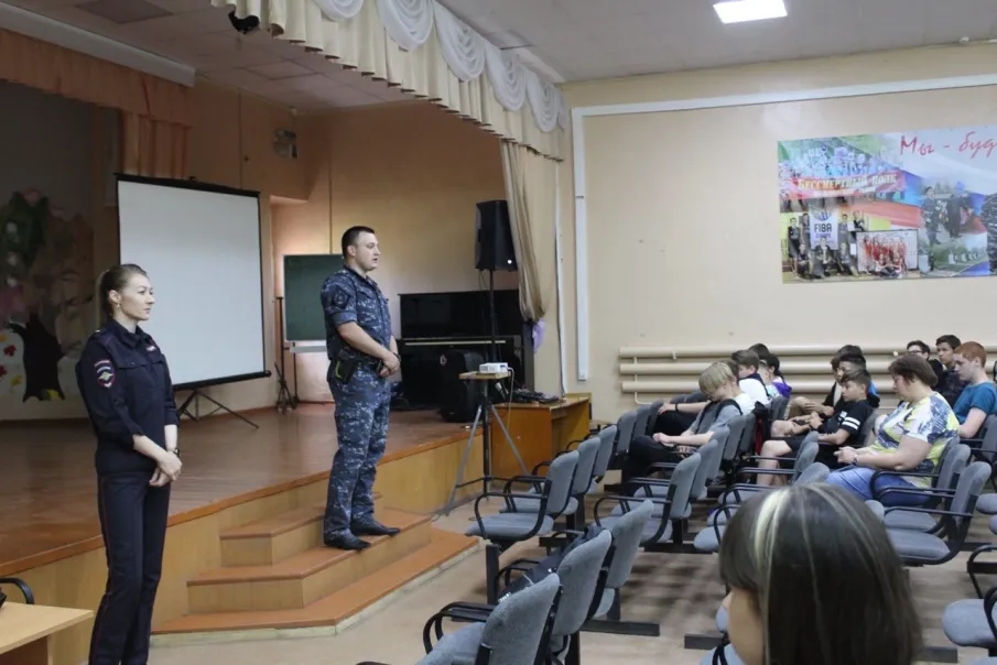 Полицейские провели профилактическую беседу в трудовом лагере