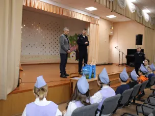 Пильнинские госавтоинспекторы поздравили с праздником отряд ЮИД